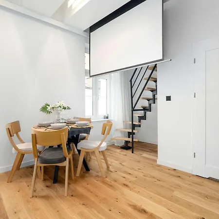 Апартаменты Stylish Studio Near The Market Square Poznan Garbary 62 By Heyrent