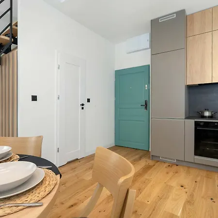 Stylish Studio Near The Market Square Poznan Garbary 62 By Heyrent