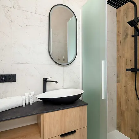 Stylish Studio Near The Market Square Poznan Garbary 62 By Heyrent * Познань