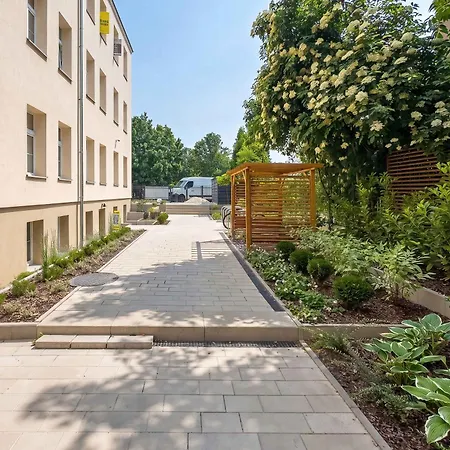 Апартаменты Stylish Studio Near The Market Square Poznan Garbary 62 By Heyrent Познань